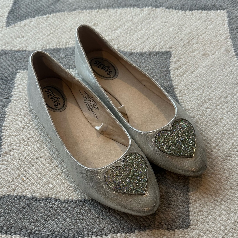 Stevies Silver Glitter Heart Flats Girls size 4